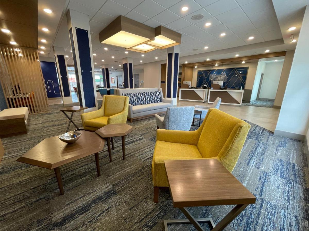 Holiday Inn Express & Suites - Ft. Smith - Airport By Ihg Fort Smith Exterior photo