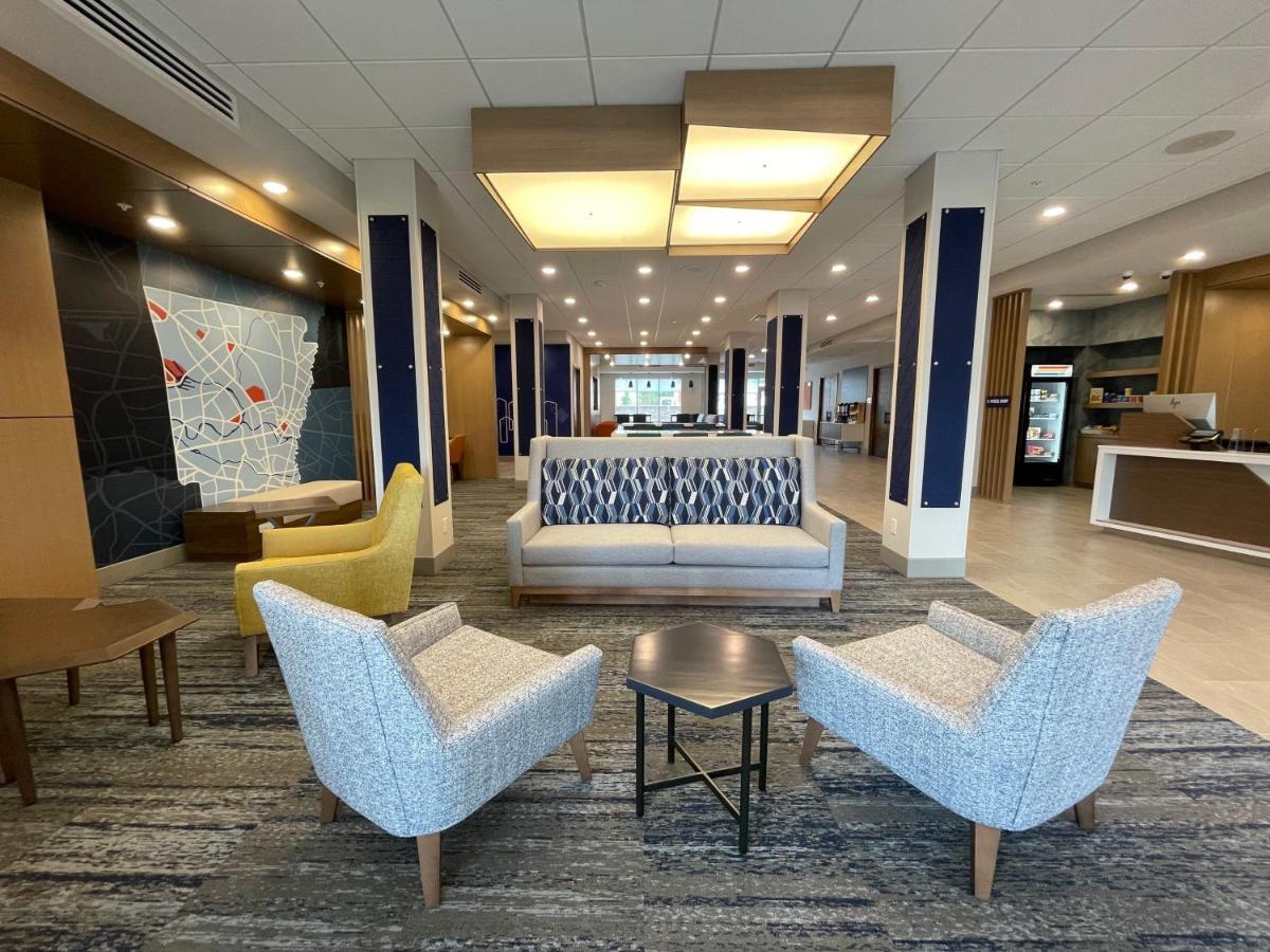 Holiday Inn Express & Suites - Ft. Smith - Airport By Ihg Fort Smith Exterior photo