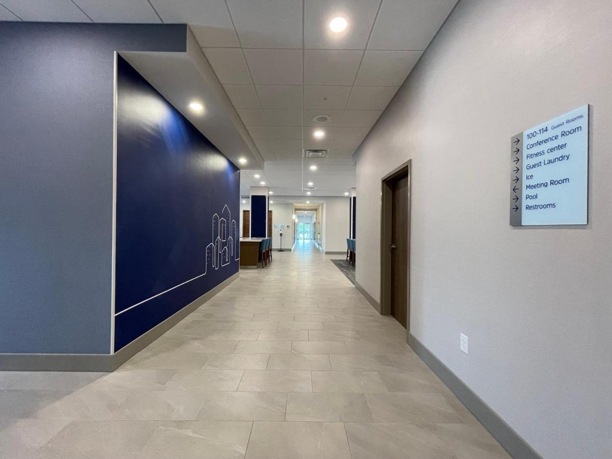 Holiday Inn Express & Suites - Ft. Smith - Airport By Ihg Fort Smith Exterior photo