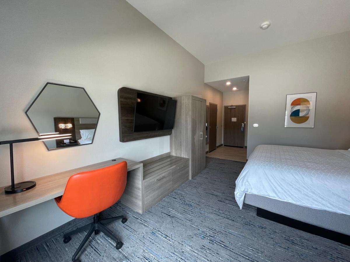 Holiday Inn Express & Suites - Ft. Smith - Airport By Ihg Fort Smith Exterior photo